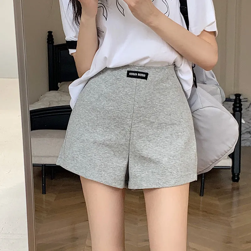 グレー