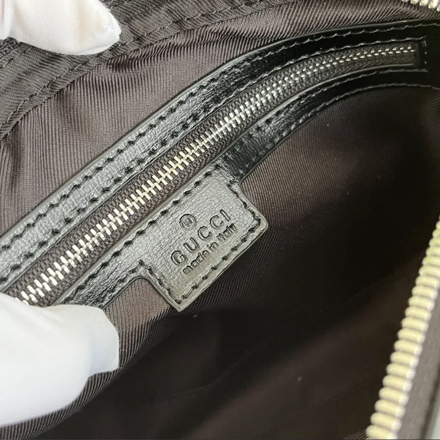 通勤 日常使いに最適 完売注意！人気急上昇中  軽量 メンズバッグ