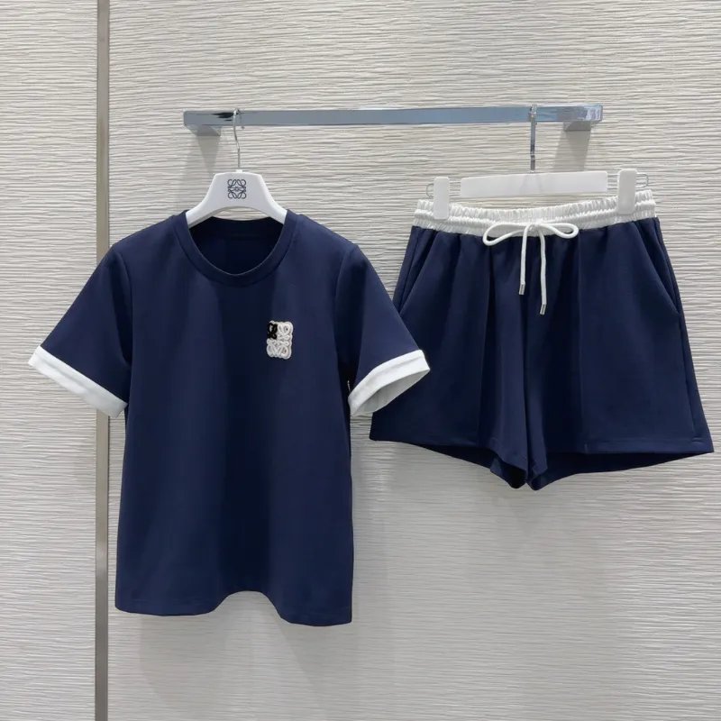 ネイビー