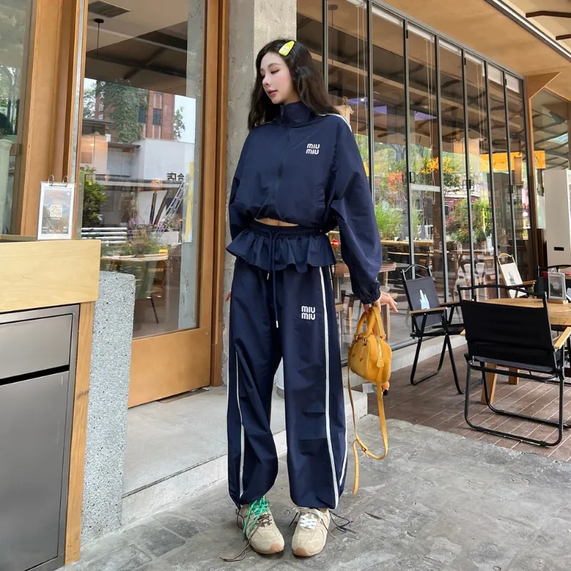 ネイビー